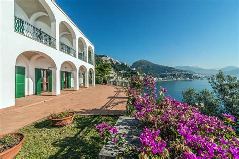 amalfi coast luxury real estate.